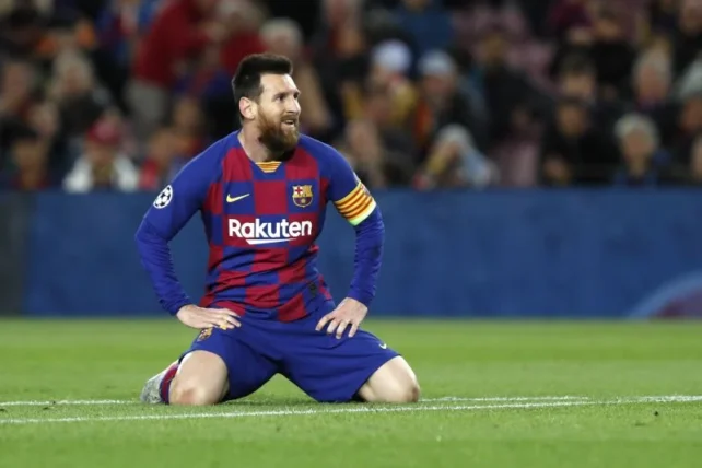 messi sitting on ground