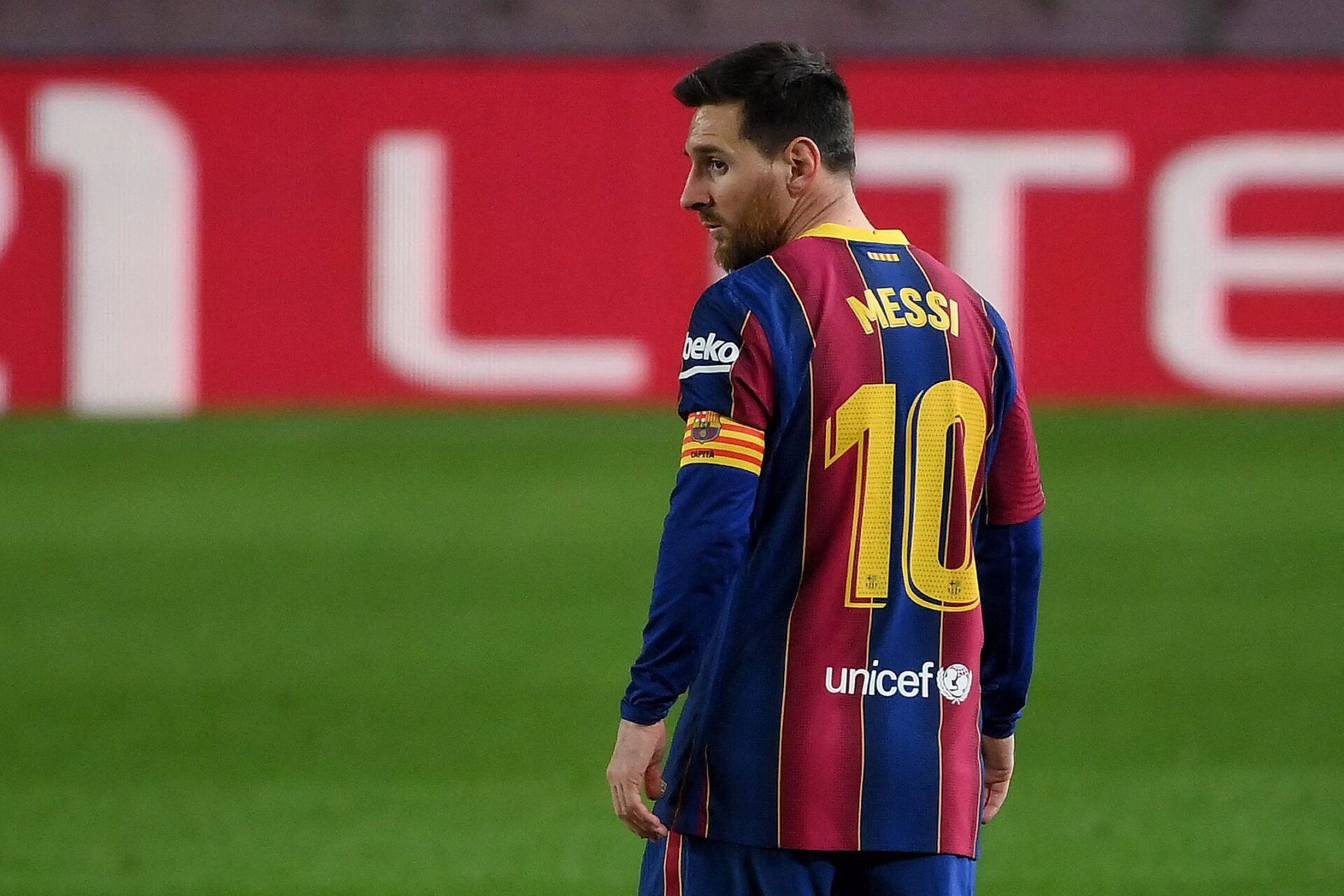 Lionel Messi looking away